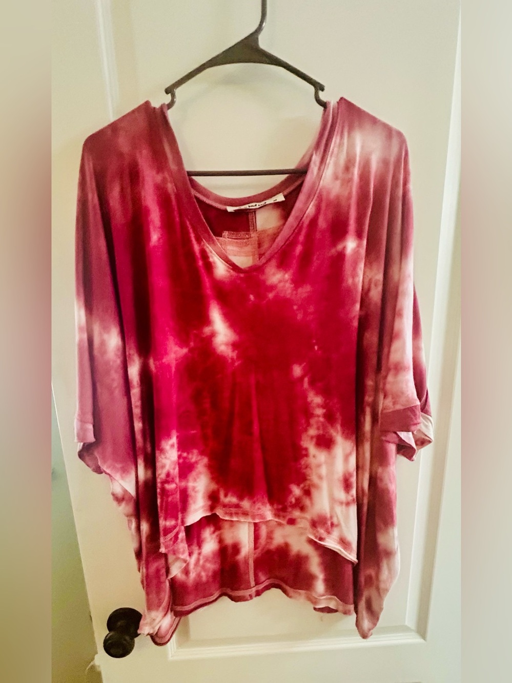 Three Bird Nest Tie-Dye V-Neck high/low tee - M